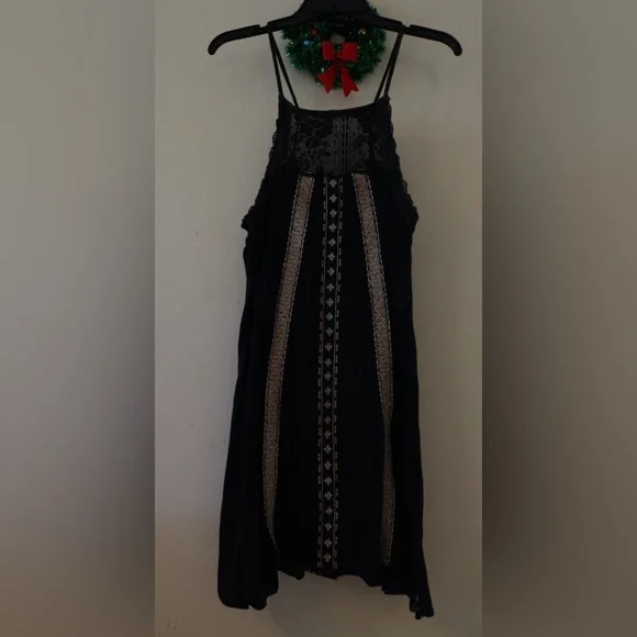 Black dress - Picture 3 of 8